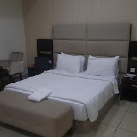 Room In Lodge - Full Moon Hotel Owerri Extérieur photo